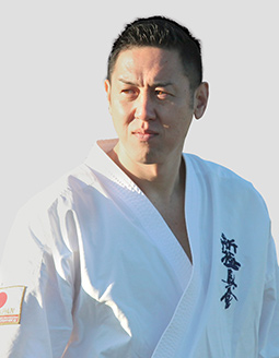 塚本徳臣